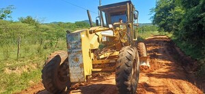 Acahay repara caminos con miras a las fiestas de fin de año