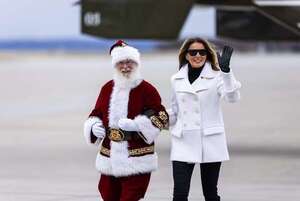 Melania Trump se lució de brazos de Papá Noel - Gente - ABC Color