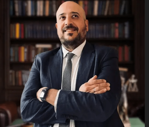 Abogado de Marset Asiste a su Pareja en Viñas Cué