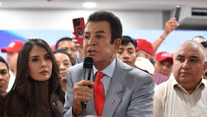 Nasralla denuncia “fraude monumental” y pide recuento