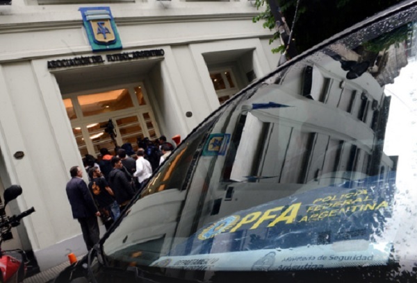 Operativos simultáneos en la AFA y en clubes argentinos por la causa Sur Finanzas, vinculada a un presunto esquema de lavado de dinero