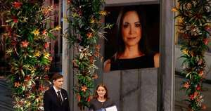 La Nación / Hija de Machado recibió el Nobel de la Paz y leyó el discurso de su madre: “Debemos estar dispuestos a luchar por la libertad”