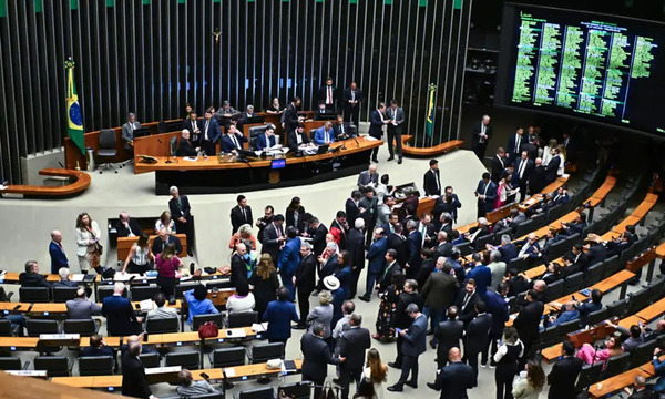 Diputados de Brasil avalan proyecto de reducción de pena a Bolsonaro en caso de golpismo - OviedoPress