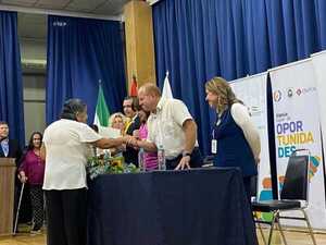 Popular / Más de 100 egresados en alfabetización bilingüe en Itapúa 