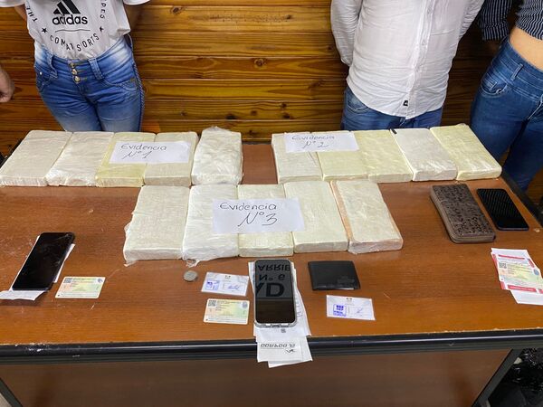 Popular / Cayó trío boliviano con más de 15 kilos de cocaína