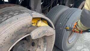 Paraguayos detenidos con casi media tonelada de marihuana oculta en ruedas de camión - ABC en el Este - ABC Color