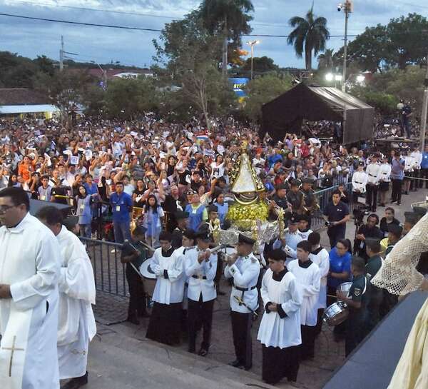 Caacupé: tuvieron que importar 100 mil hostias por la masiva llegada de fieles - Nacionales - ABC Color