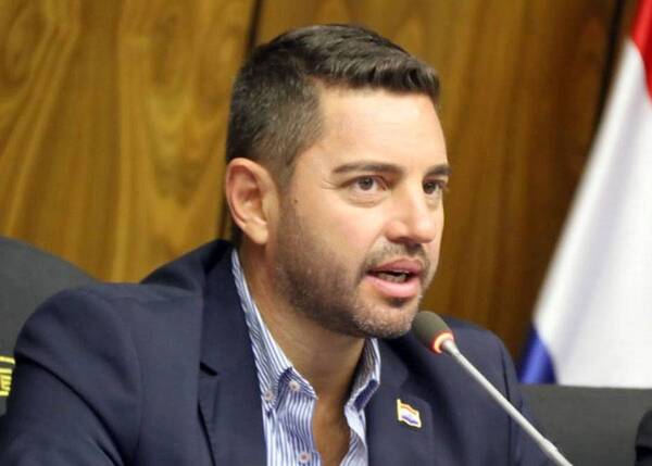 Pedro Alliana señala que buscarán lograr un acuerdo con choferes de buses para evitar huelga