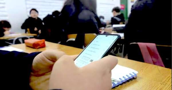 La Nación / Diputados tratará proyecto de uso de celulares en aulas la próxima semana