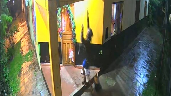 Ni los adornos navideños se salvaron:  Hurtaron ornamentacion de los bomberos amarillos en Encarnación