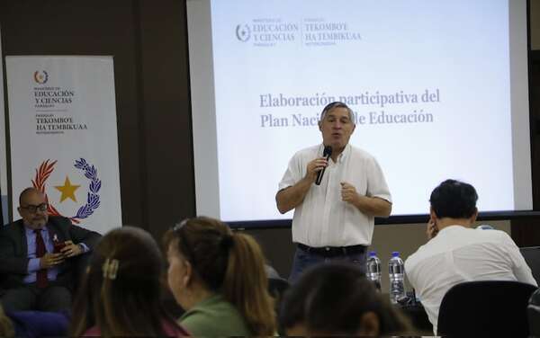 Ministro afirma que hay “error y confusión” ante supuesto direccionamiento en compra de libros - Nacionales - ABC Color