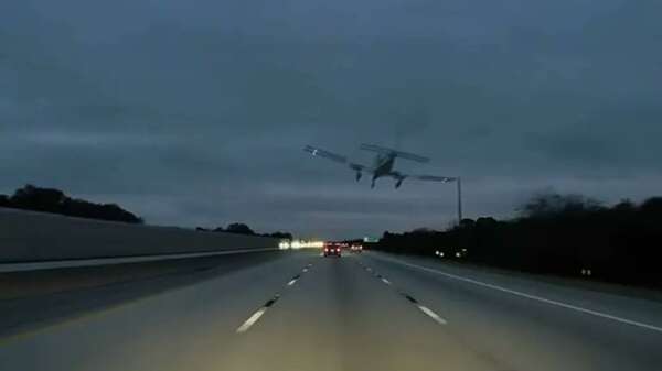 Avioneta cae sobre un auto en plena autopista de Florida: todos sobreviven de milagro - Mundo - ABC Color