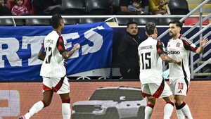 El Flamengo vence a Cruz Azul con par de goles de De Arrascaeta