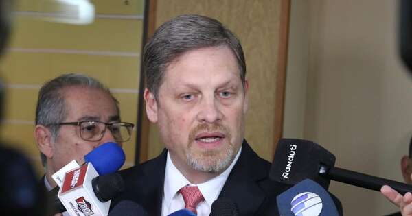 La Nación / A pedido del SPP, Senadores postergan estudio de ley de protección a la prensa