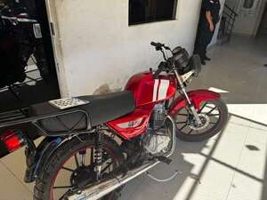 Video: chipero, su amigo y su papá detenidos por robar una moto - Policiales - ABC Color