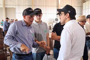 Fortaleciendo el agro: Gobernador participa en Día de Campo CADEC en Tavapy | DIARIO PRIMERA PLANA