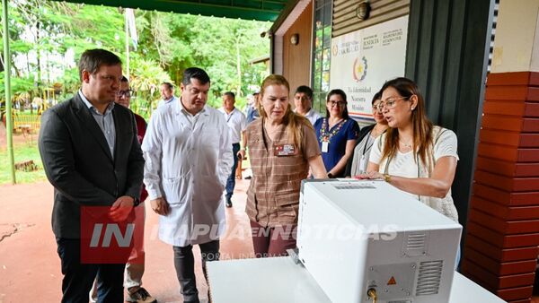 MINISTRA DE SALUD ENTREGA INSUMOS HOSPITALARIOS AL POLICLÍNICO DE HOHENAU