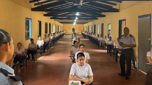 Colegio de Policía aumenta a 1.000 vacancias para mujeres frente a 4.000 cupos para hombres