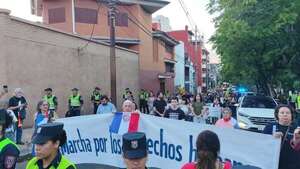 Organizaciones marchan y exigen respeto a los derechos humanos - Nacionales - ABC Color