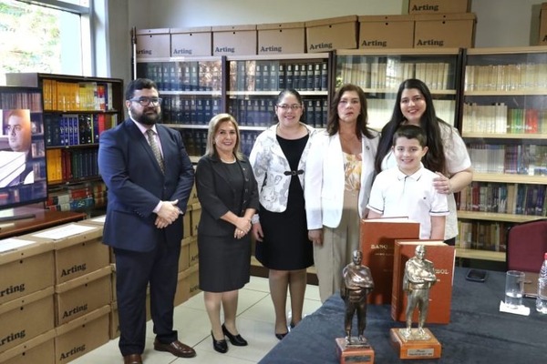 Familia de Gustavo Kohn dona su tesoro de documentos periodísticos a la biblioteca del Congreso - ADN Digital