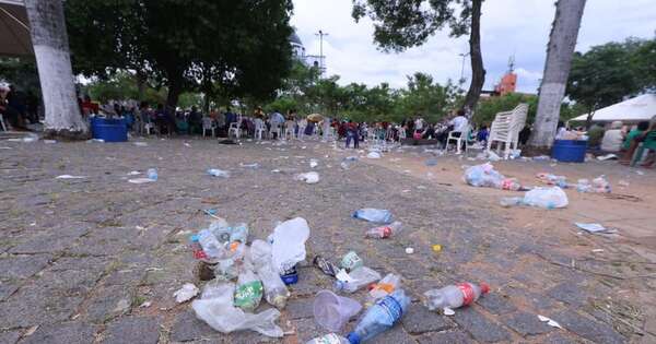 La Nación / Devoción y 30 toneladas de basura