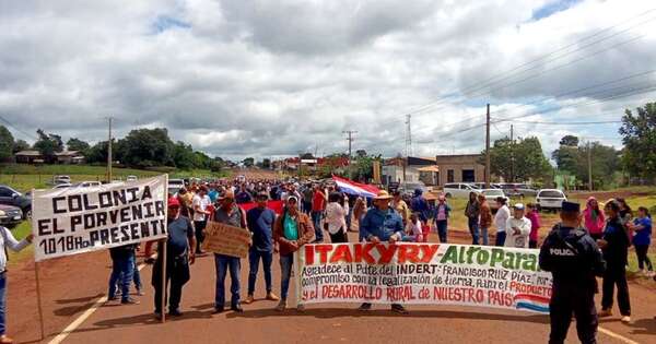 La Nación / Movilización de apoyo a favor de titular del Indert