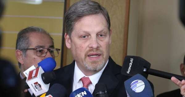 La Nación / Senadores postergan estudio de ley de protección a la prensa