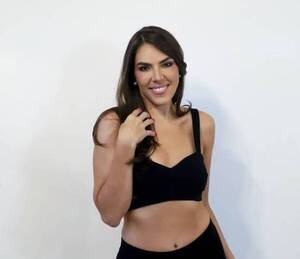 ¿Qué lo que pasa todo? Periodista fue maltratada en plena calle por un argelado