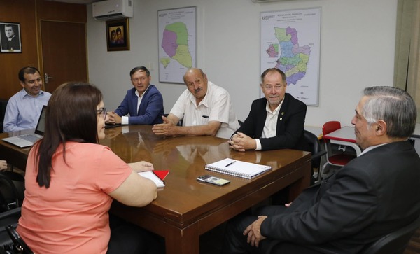 Reunión clave entre autoridades de Boquerón y el titular del MEC sobre agenda para mejorar infraestructura