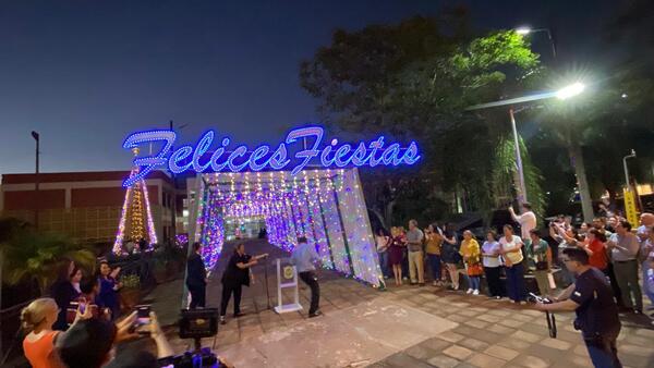 Encendido navideño en la Gobernación de Itapúa deslumbra con un espectáculo de luz y tradición