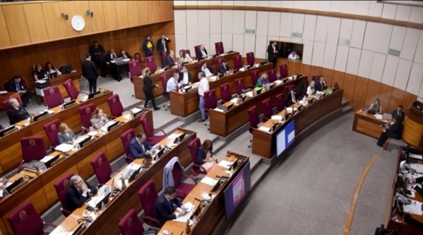 Congreso usará aumentos para crear 102 nuevos cargos