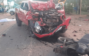 Un fallecido y dos heridos tras choque frontal en San Antonio - Noticiero Paraguay