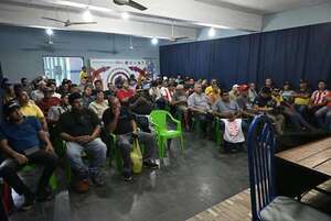 Solo Santiago Peña puede poner freno a la huelga, aseguran choferes - Nacionales - ABC Color