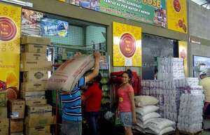 Comercios continúan con descuentos para aliviar el bolsillo del consumidor - Economía - ABC Color