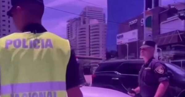 La Nación / Imputan por resistencia a conductora que llevó sobre el capó de su camioneta a un policía