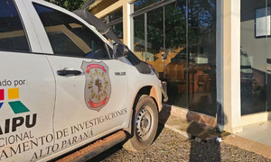 Cinco agentes policiales y una abogada imputados por secuestro y “apriete” en Ciudad del Este - OviedoPress