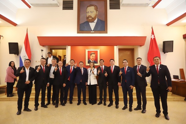 Gobernadores colorados ratifican respaldo a Horacio Cartes y destacan trabajo partidario - ADN Digital