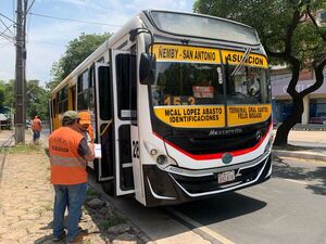 Choferes de buses llaman a huelga por estar en contra de que el transporte sea imprescindible