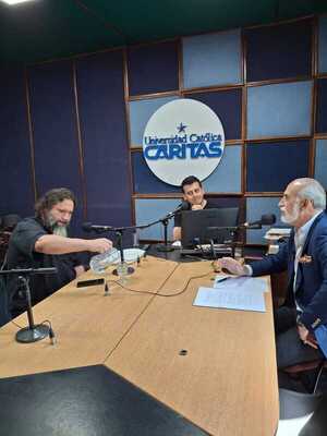 Debate sobre salud mental y presión emocional durante fin de año - Portal Digital Cáritas Universidad Católica