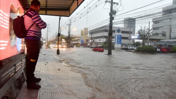 Linterna, radio y evitar salir: Las recomendaciones de la SEN ante el anuncio de tormenta de este viernes