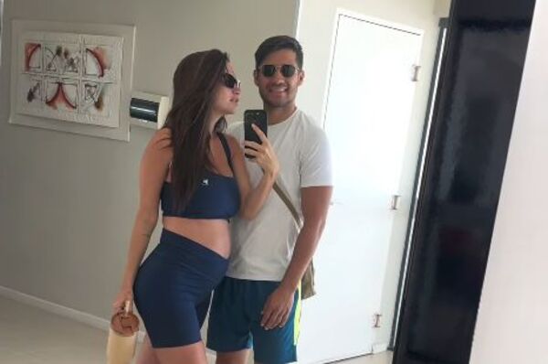 Popular / ¡Ya se hace notar el bebé que están esperando "Tito" Torres y su lapa!