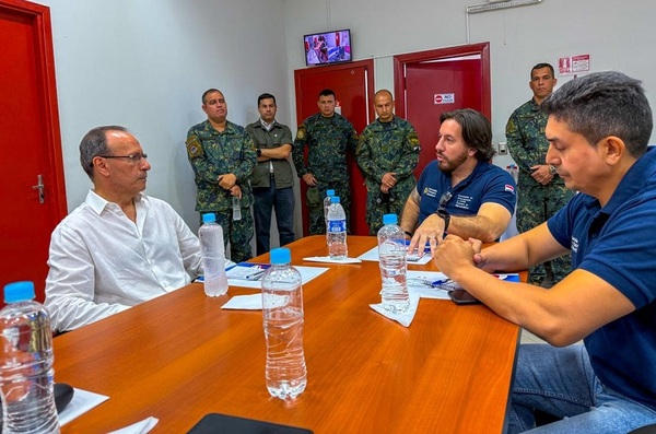 Senadores de la Comisión de Lucha contra el Narcotráfico visitan al Comando de Operaciones de Defensa Interna