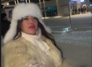 Popular / Laurys Dyva hizo un viaje icónico al pueblo de Papá Noel