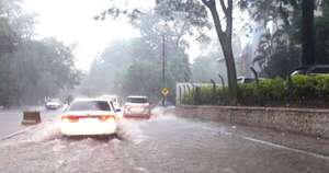 La Nación / Meteorología mantiene alerta por fuerte tormenta