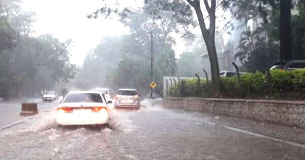 La Nación / Meteorología mantiene alerta por fuerte tormenta