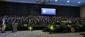 Más de 250 egresados en acto de graduación de la UASS - Empresariales - ABC Color