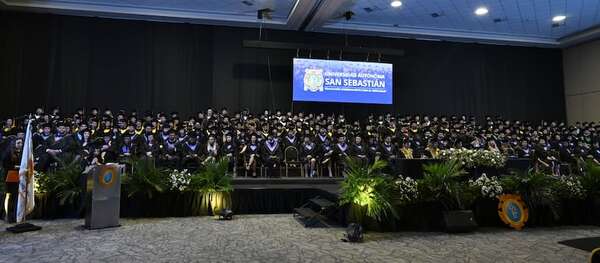 Más de 250 egresados en acto de graduación de la UASS - Empresariales - ABC Color
