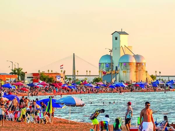 Encarnación Inicia su Temporada de Verano con Show Bailable