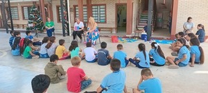 "Cuentos en Navidad" cierra segunda semana con visitas simultáneas a hospitales