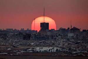 Al menos ocho muertos en Gaza por colapso de edificios y frío debido a temporal - Mundo - ABC Color